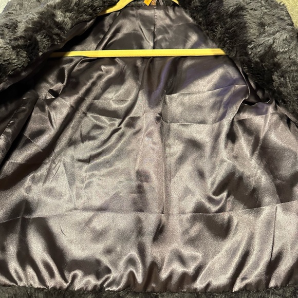 Faux fur brown jacket. Super stylish. Waist length. - Picture 3 of 6